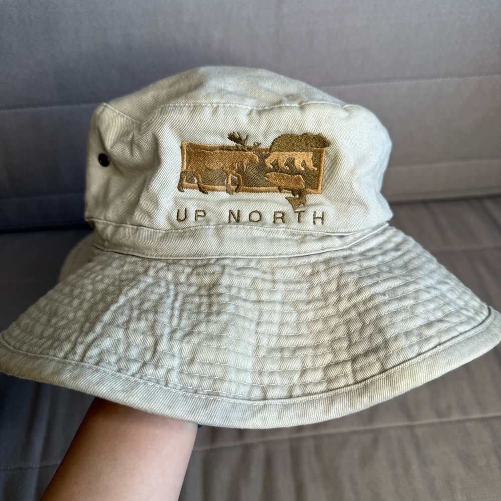 Vintage ‘Up North’ Wildlife Bucket Hat Strap Cream Moose Bear Fish Embroidered
